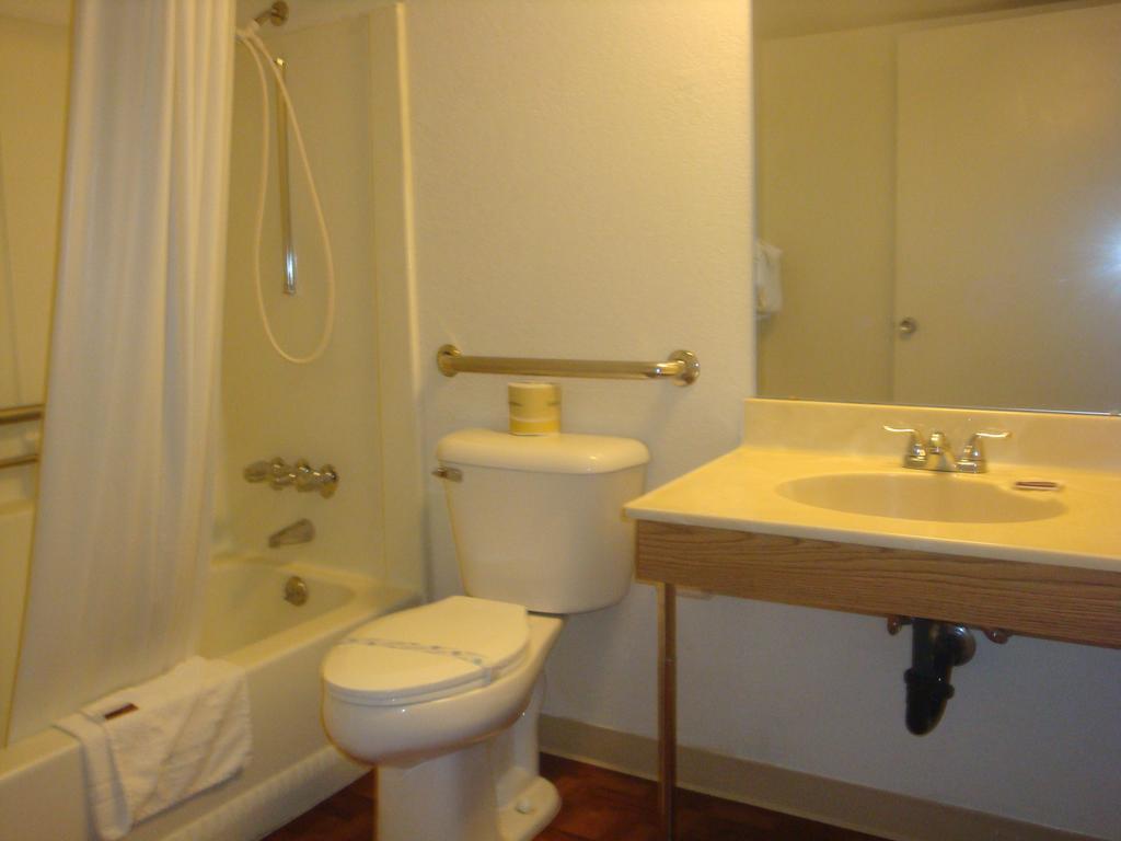 Travelers Inn Lake Havasu レイク・ハヴァス・シティ 部屋 写真